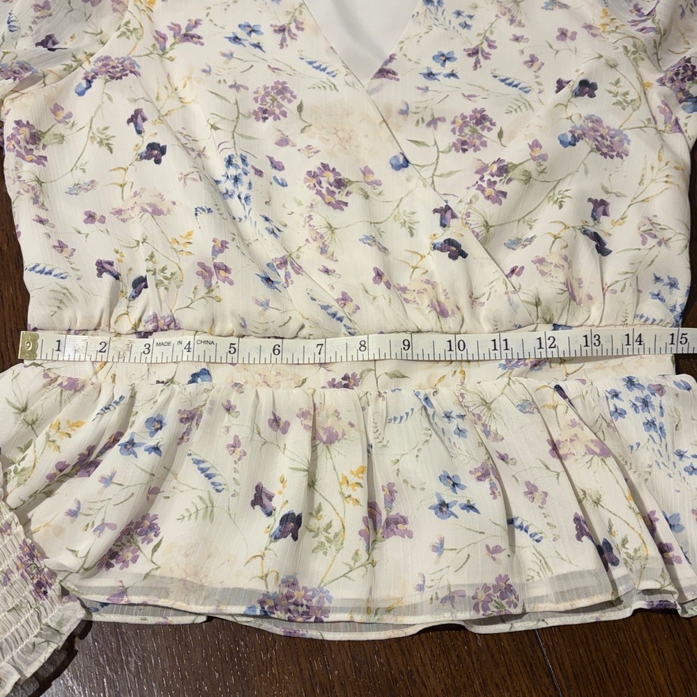 Express long sleeve women’s size medium blouse. - Picture 13 of 13